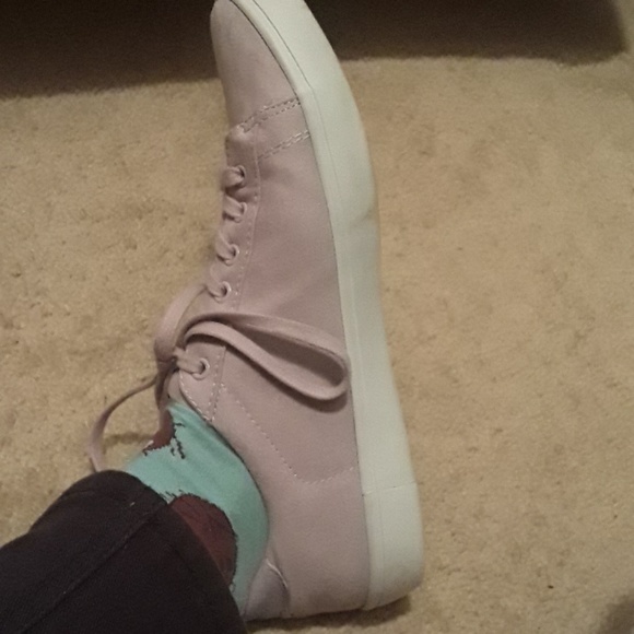 Lavender Old Navy sneakers - Picture 2 of 7